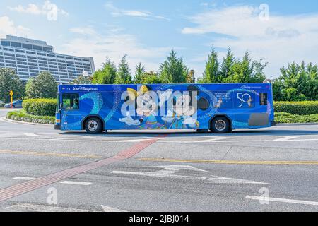 Autobus à thème Disney transport avec Mickey et Minnie 50th utilisé pour transporter les clients dans Disney World Banque D'Images