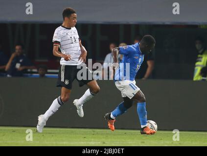 Jamal Musiala d'Allemagne et Degnand - Wilfried Gnonto d'Italie pendant la Ligue des Nations de l'UEFA, Ligue A - Groupe A3, match de football entre l'Italie et l'Allemagne sur 4 juin 2022 au stade Renato-Dall'Ara de Bologne, Italie - photo Laurent Lairys / DPPI Banque D'Images