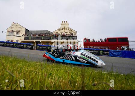 Douglas, Île de Man. 19th janvier 2022. Ben Birchall/Tom Birchall (Honda 600 LCR) représentant l'écurie Haith Honda lors de la course TT 3Wheeling.Media Sidecar à l'île de Man, Douglas, île de Man, le 6 juin 2022. Photo de David Horn/Prime Media Images crédit: Prime Media Images/Alay Live News Banque D'Images