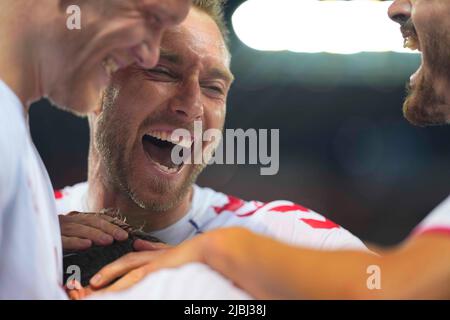 Stade Ernst-Happel, Vienne, Autriche. 6th juin 2022. Christian Eriksen du Danemark célèbre Denmarks deuxième but par !Jens Stryger Larsen du Danemark! Pendant l'Autriche contre le Danemark, la ligue des Nations de l'UEFA, la ligue des Nations de l'UEFA au stade Ernst-Happel, Vienne, Autriche. Ulrik Pedersen/CSM/Alay Live News Banque D'Images