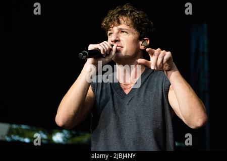 Vue sur la montagne, États-Unis. 05th juin 2022. Charlie Puth se produit pendant le spectacle de Wazzmatazz des années sauvages au Shoreline Amphitheater, sur 05 juin 2022, à Mountain View, en Californie. Photo: Chris Tuite/imageSPACE crédit: Imagespace/Alamy Live News Banque D'Images