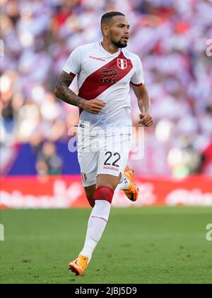Alexandre Callens du Pérou pendant le match amical entre le Pérou et la Nouvelle-Zélande a joué au stade RCDE sur 5 juin 2022 à Barcelone, Espagne. (Photo de Bagu Blanco / PRESSINPHOTO) Banque D'Images