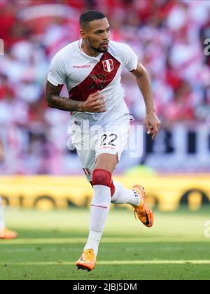 Alexandre Callens du Pérou pendant le match amical entre le Pérou et la Nouvelle-Zélande a joué au stade RCDE sur 5 juin 2022 à Barcelone, Espagne. (Photo de Bagu Blanco / PRESSINPHOTO) Banque D'Images