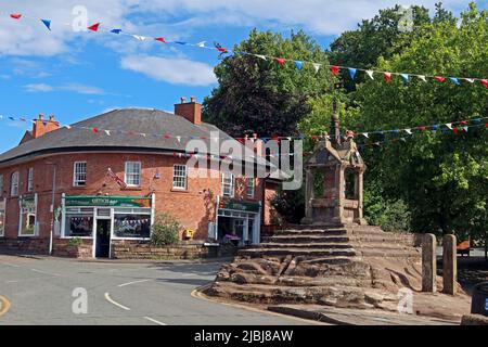 The Cross & stocks, Lymm village , Warrington, Cheshire, Angleterre, ROYAUME-UNI, WA13 0HU - RESTAURÉ 1897 Banque D'Images