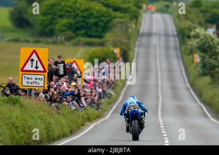 Douglas, Île de Man. 19th janvier 2022. Les spectateurs regardent pendant la course Superstock TT RL360 à l'île de Man, Douglas, île de Man, le 6 juin 2022. Photo de David Horn/Prime Media Images crédit: Prime Media Images/Alay Live News Banque D'Images