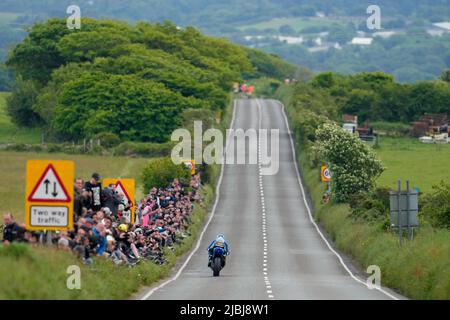 Douglas, Île de Man. 19th janvier 2022. Les spectateurs regardent pendant la course Superstock TT RL360 à l'île de Man, Douglas, île de Man, le 6 juin 2022. Photo de David Horn/Prime Media Images crédit: Prime Media Images/Alay Live News Banque D'Images