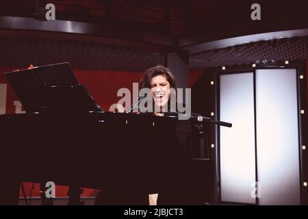 Rome, Italie. 12th décembre 2018. La chanteuse Elisa Toffoli se produit au Radio2 Rai pour l'offre spéciale de Noël d'Elisa Day. (Photo de Valeria Magri/SOPA Images/Sipa USA) crédit: SIPA USA/Alay Live News Banque D'Images