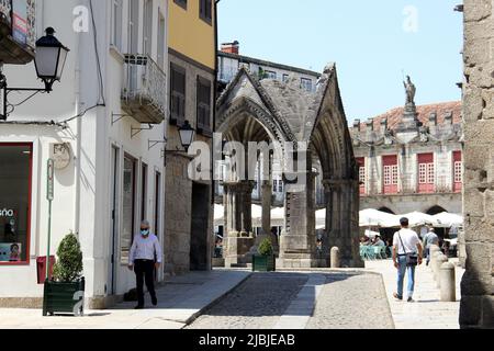 Padrao do Salado, monument gothique du 14th siècle, situé sur la place Oliveira, vue de R. Alfredo Guimaraes, Guimaraes, Portugal Banque D'Images