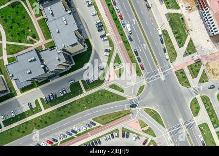 intersections de la route de la ville dans un nouveau domaine de logement. vue aérienne du dessus. photographie de drone. Banque D'Images