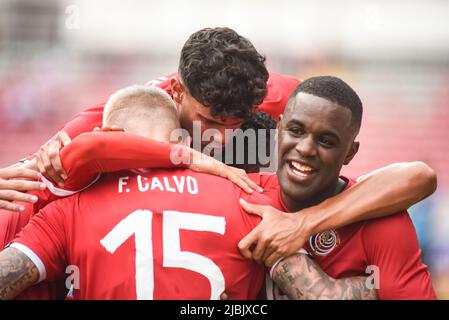 SAN JOSÉ, Costa Rica: Les joueurs costariciens célèbrent le deuxième but pendant à la victoire du Costa Rica de 2-0 sur la Martinique sur 5 juin 2022. Un premier ha Banque D'Images