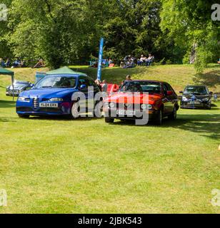 Paire d'Alfa Romeo exposée lors d'un salon de voiture à Cheshire Banque D'Images