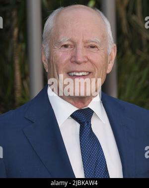 Los Angeles, États-Unis. 06th juin 2022. Frank Marshall arrive à la première DOMINION DU MONDE JURASSIQUE d'Universal Pictures qui s'est tenue au TCL Chinese Theatre, lundi, ?6 juin 2022. (Photo par Sthanlee B. Mirador/Sipa USA) crédit: SIPA USA/Alay Live News Banque D'Images