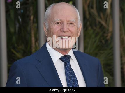 Los Angeles, États-Unis. 06th juin 2022. Frank Marshall arrive à la première DOMINION DU MONDE JURASSIQUE d'Universal Pictures qui s'est tenue au TCL Chinese Theatre, lundi, ?6 juin 2022. (Photo par Sthanlee B. Mirador/Sipa USA) crédit: SIPA USA/Alay Live News Banque D'Images