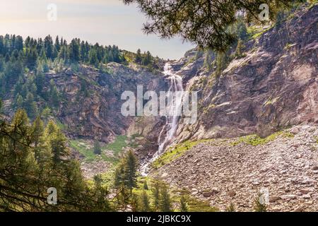 Skakavitsa, la plus haute cascade des montagnes de Rila, Bulgarie vue panoramique Banque D'Images