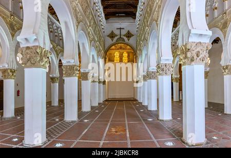 L'église Santa María la Blanca, la synagogue principale du quartier juif de Tolède, en Espagne. Banque D'Images