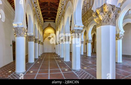 L'église Santa María la Blanca, la synagogue principale du quartier juif de Tolède, en Espagne. Banque D'Images