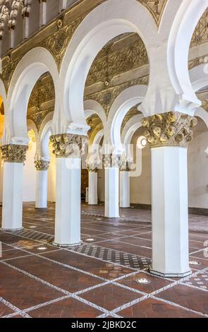 L'église Santa María la Blanca, la synagogue principale du quartier juif de Tolède, en Espagne. Banque D'Images