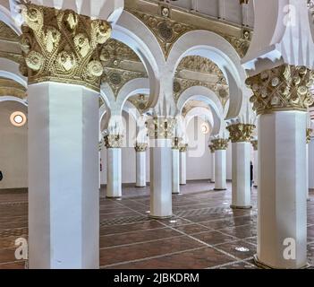 L'église Santa María la Blanca, la synagogue principale du quartier juif de Tolède, en Espagne. Banque D'Images