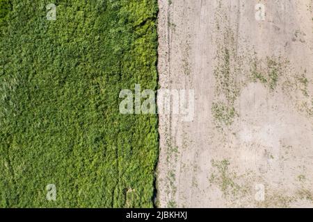 Vue sur le terrain et les terres, paysage rural de drone, texture. Banque D'Images