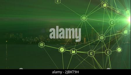 Image d'un réseau de connexions avec des icônes sur le paysage urbain Banque D'Images
