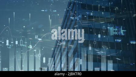 Image composite du traitement des données statistiques contre le trafic de bâtiments et de villes de nuit Banque D'Images