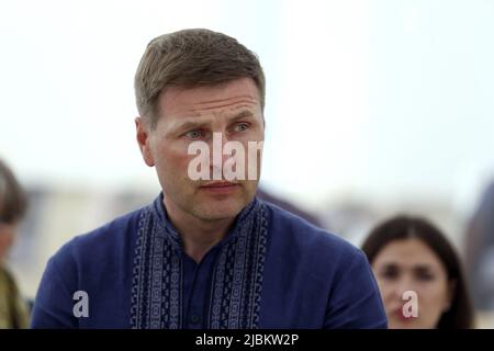 Non exclusif: BUCHA, UKRAINE - 6 JUIN 2022 - Premier Vice-Président du Riigikogu d'Estonie Hanno Pevkur visite l'Eglise de Saint Andrew le Fir Banque D'Images