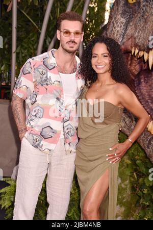 HOLLYWOOD, CA - JUIN 06 : (G-D) Matt Pokora et Christina Milian assistent à la première de Universal Pictures à Los Angeles, 'Jurassic World Dominion' Banque D'Images