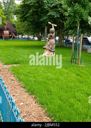 Statue de solitude, à proximité du monument des « fers ». Une héroïne dans la lutte contre l'esclavage en Guadeloupe, la première statue d'une femme noire à Paris, France. Banque D'Images