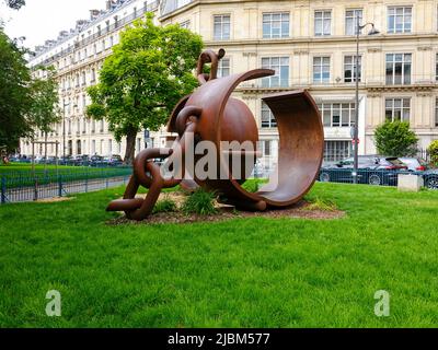 Chaînes de fer, chaînes cassées, dédiées à la mémoire du général Thomas Dumas, premier général noir de France, et à l'abolition de l'esclavage. Banque D'Images