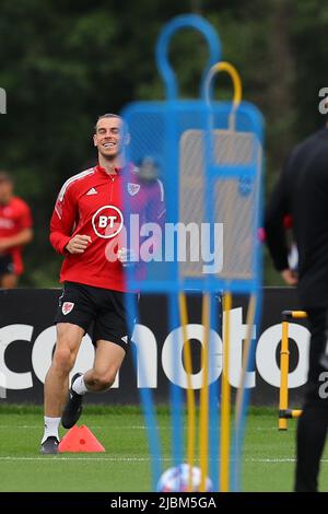 Cardiff, Royaume-Uni. 07th juin 2022. Gareth Bale du pays de Galles lors de la session d'entraînement de l'équipe de football du pays de Galles au Vale Resort, Hensol, près de Cardiff, le mardi 7th juin 2022. L'équipe se prépare pour son prochain match, un match de l'UEFA Nations League contre les pays-Bas demain. Cette image ne peut être utilisée qu'à des fins éditoriales. Usage éditorial seulement, photo par Andrew Orchard/Andrew Orchard sports photographie/Alamy Live News crédit: Andrew Orchard sports photographie/Alamy Live News Banque D'Images