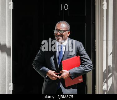 Westminster, Londres, Royaume-Uni. 07th juin 2022. Kwasi Kwarteng, député, Secrétaire d'État à la stratégie commerciale, énergétique et industrielle. Les ministres assistent à la réunion hebdomadaire du Cabinet au 10 Downing Street, à la suite du vote de confiance à l'égard de Boris Johnson hier. Credit: Imagetraceur/Alamy Live News Banque D'Images