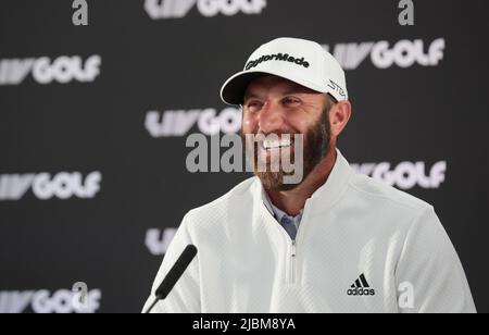 Londres, Royaume-Uni. 07th juin 2022. American Dustin Johnson répond aux questions des médias lors d'une conférence de presse pour l'inauguration de l'événement de golf du LIV au club Centurion à Hertfordshire, mardi, 07 juin, 2022.l'événement est controversé en raison de golfeur tels que Dustin Johnson laissant le tour PGA pour prendre part et parce qu'il est financé par l'argent saoudien. Photo de Hugo Philpott/UPI crédit: UPI/Alay Live News Banque D'Images