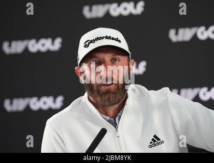 Londres, Royaume-Uni. 07th juin 2022. American Dustin Johnson répond aux questions des médias lors d'une conférence de presse pour l'inauguration de l'événement de golf du LIV au club Centurion à Hertfordshire, mardi, 07 juin, 2022.l'événement est controversé en raison de golfeur tels que Dustin Johnson laissant le tour PGA pour prendre part et parce qu'il est financé par l'argent saoudien. Photo de Hugo Philpott/UPI crédit: UPI/Alay Live News Banque D'Images