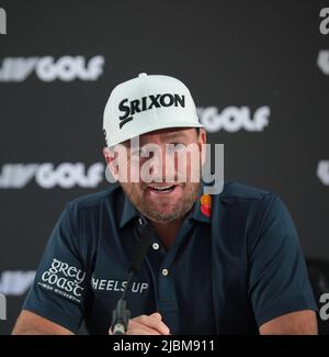 Londres, Royaume-Uni. 07th juin 2022. Graeme McDowell, de l'Irlande du Nord, répond aux questions des médias lors d'une conférence de presse pour l'inauguration du LIV Golf au Centurion club de Hertfordshire, mardi, 07 juin, 2022.l'événement est controversé en raison de golfeur tels que Dustin Johnson laissant le tour PGA pour prendre part et parce qu'il est financé par l'argent saoudien. Photo de Hugo Philpott/UPI crédit: UPI/Alay Live News Banque D'Images