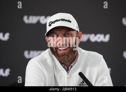 Londres, Royaume-Uni. 07th juin 2022. American Dustin Johnson répond aux questions des médias lors d'une conférence de presse pour l'inauguration de l'événement de golf du LIV au club Centurion à Hertfordshire, mardi, 07 juin, 2022.l'événement est controversé en raison de golfeur tels que Dustin Johnson laissant le tour PGA pour prendre part et parce qu'il est financé par l'argent saoudien. Photo de Hugo Philpott/UPI crédit: UPI/Alay Live News Banque D'Images