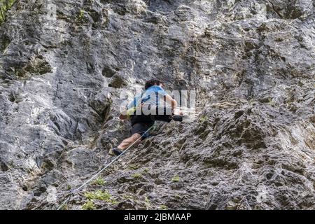 Italie Veneto Monte Grappa - Valle Santa Felicita - escalade - Pilastro della Felicità - via 'Gio' Banque D'Images