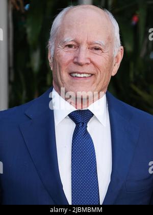 HOLLYWOOD, LOS ANGELES, CALIFORNIE, États-Unis - JUIN 06 : le producteur américain Frank Marshall arrive à la première de Universal Pictures 'Jurassic World Dominion' qui s'est tenue au TCL Chinese Theatre IMAX on 6 juin 2022 à Hollywood, Los Angeles, Californie, États-Unis. (Photo de Xavier Collin/image Press Agency) Banque D'Images