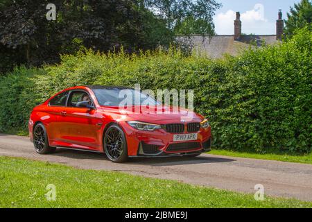 2017 (17) BMW Red orange M4 COMPÉTITION PACKAGE 2979cc essence 2DR coupé arrivant à Worden Park Motor Village, Leyland, Royaume-Uni Banque D'Images