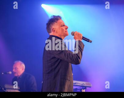 Ricky Ross, de Deacon Blue, se présentant au festival Wychwood, Cheltenham, Royaume-Uni, 5 juin 2022 Banque D'Images