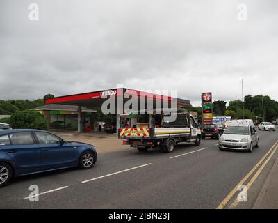 Sittingbourne, Kent, Royaume-Uni. 7th juin 2022. Le prix de l'essence sans plomb est plus élevé que celui du diesel sur une piste de Sittingbourne, dans le Kent cet après-midi - et près de £2 le litre - lorsque le prix du carburant atteint de nouveaux sommets. Crédit : James Bell/Alay Live News Banque D'Images