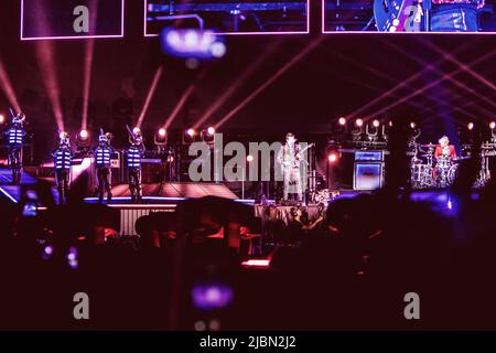 Rome, Italie. 20th juillet 2019. Le groupe Muse joue en direct sur scène lors de sa visite Simulation Theory au stade Olimpico de Rome. (Photo de Valeria Magri/SOPA Images/Sipa USA) crédit: SIPA USA/Alay Live News Banque D'Images