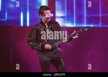 Rome, Italie. 20th juillet 2019. Le groupe Matt Bellamy de Muse se produit sur scène lors de sa visite Simulation Theory au stade Olimpico de Rome. (Photo de Valeria Magri/SOPA Images/Sipa USA) crédit: SIPA USA/Alay Live News Banque D'Images