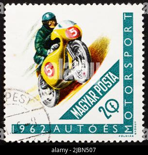 HONGRIE - VERS 1962 : un timbre imprimé en Hongrie montre Racing Motorcyclist, vers 1962 Banque D'Images