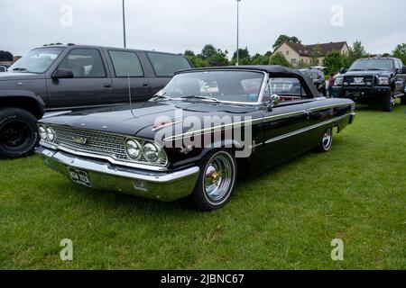 Ford galaxie xl convertible au salon de l'automobile American Classic au club de rugby de Keynsham (Jun22) Banque D'Images