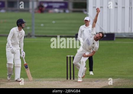 LOUGHBOROUGH, ANGLETERRE. JUIN 7TH 2022. Peter Hatzoglou au cours du match de cricket de T20 entre l'UCCE de Loughborough et les universités australiennes de l'université de Loughborough. (Crédit : James HolyOak/Alay Live News) Banque D'Images