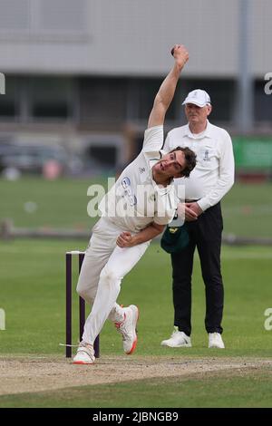 LOUGHBOROUGH, ANGLETERRE. JUIN 7TH 2022. Peter Hatzoglou au cours du match de cricket de T20 entre l'UCCE de Loughborough et les universités australiennes de l'université de Loughborough. (Crédit : James HolyOak/Alay Live News) Banque D'Images