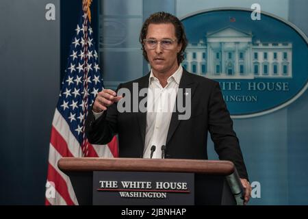 Washington, États-Unis. 07th juin 2022. Matthew McConaughey, natif d'Uvalde, Texas, parle de violence par armes à feu lors d'une conférence de presse dans la salle de presse de James S. Brady à la Maison Blanche à Washington, DC mardi, 7 juin 2022. Photo par Ken Cedeno/Pool/Sipa USA crédit: SIPA USA/Alay Live News Banque D'Images