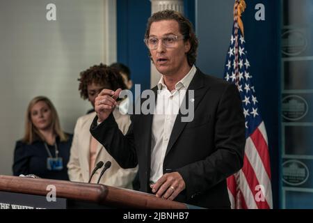 Washington, États-Unis. 07th juin 2022. Matthew McConaughey, natif d'Uvalde, Texas, parle de violence par armes à feu lors d'une conférence de presse dans la salle de presse de James S. Brady à la Maison Blanche à Washington, DC mardi, 7 juin 2022. Photo par Ken Cedeno/Pool/Sipa USA crédit: SIPA USA/Alay Live News Banque D'Images