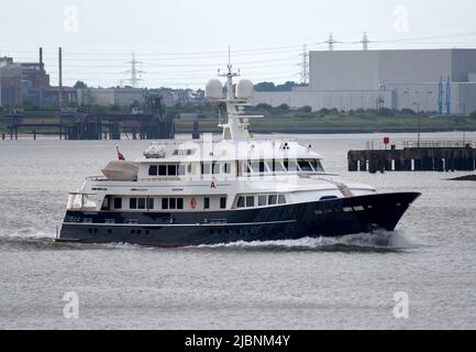 07/06/2022 Gravesend UK A2 est un magnifique yacht de 20 millions de dollars US 41m (139ft) appartenant à la famille Lindermann et a été lancé en 1983. Le classique Banque D'Images