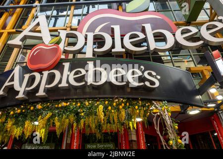 Restaurant Applebee's sur W. 42nd Street à New York, États-Unis 2022 Banque D'Images